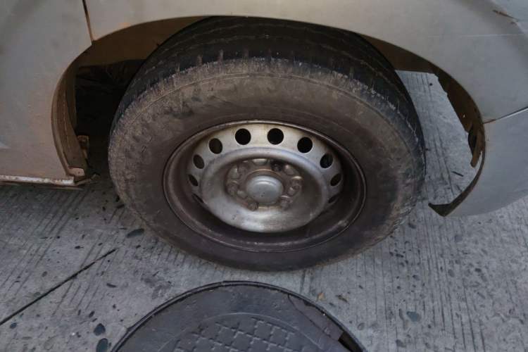 Used Wuling Zhengcheng 2015 1.8L Comfort Model LJ479QE2 Right Front Wheel Hub