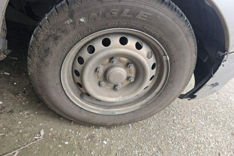 Used Wuling Zhengcheng 2015 1.5L Comfort L3C Right Front Wheel Hub