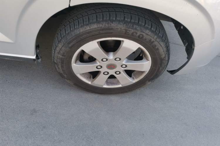 Used Wuling Zhengcheng 2015 1.8L Luxury Model LJ479QE2 Right Front Wheel Hub