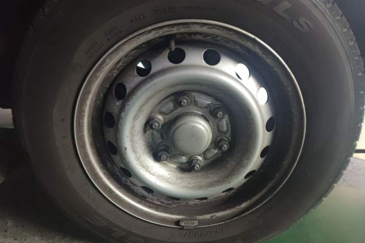 Used Wuling Zhengcheng 2015 1.5L Comfort L3C Right Front Wheel Hub