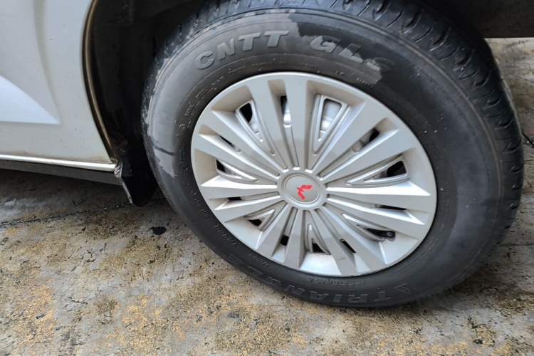 Used Wuling Zhengcheng 2015 1.5L Comfort L3C Right Front Wheel Hub
