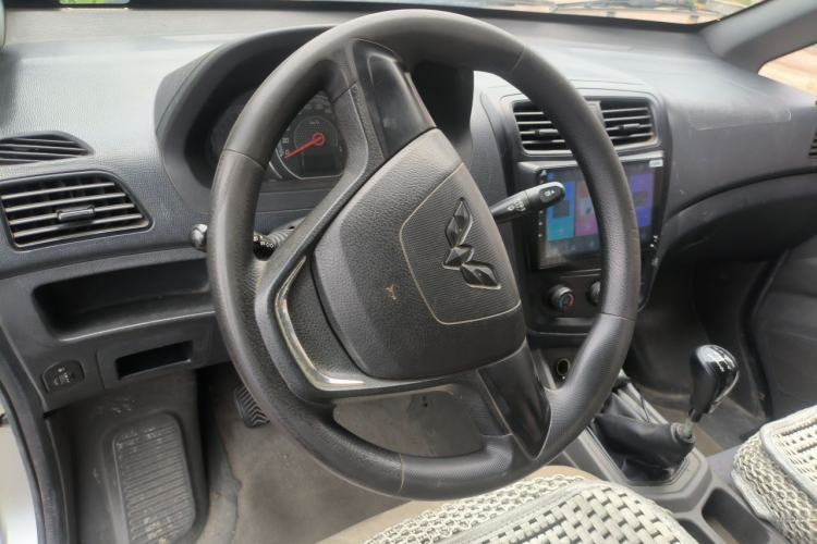 Used Wuling Zhengcheng 2015 1.8L Comfort Model LJ479QE2 Steering Wheel