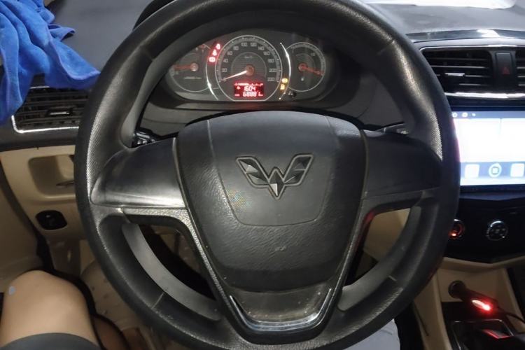 Used Wuling Zhengcheng 2015 1.8L Luxury Model LJ479QE2 Steering Wheel