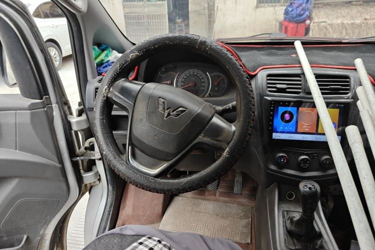Used Wuling Zhengcheng 2015 1.8L Comfort Model LJ479QE2 Steering Wheel