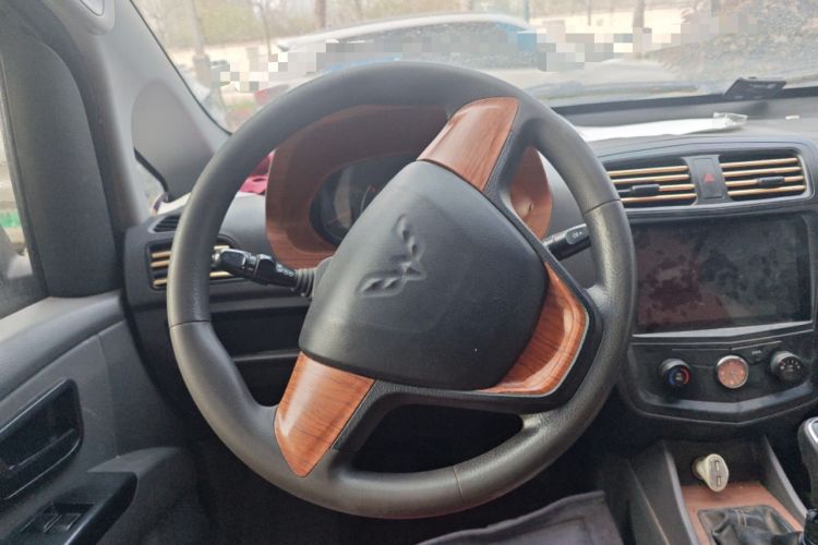 Used Wuling Zhengcheng 2015 1.8L Comfort Model LJ479QE2 Steering Wheel