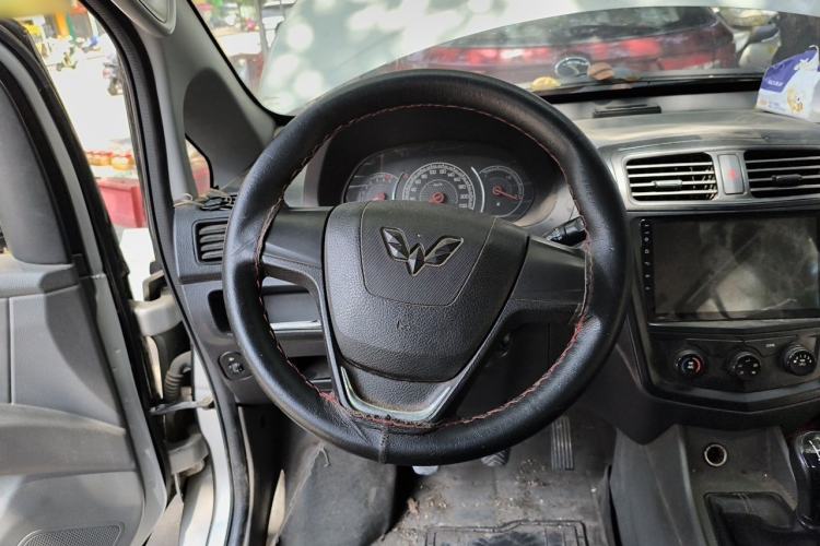 Used Wuling Zhengcheng 2015 1.5L Comfort L3C Steering Wheel