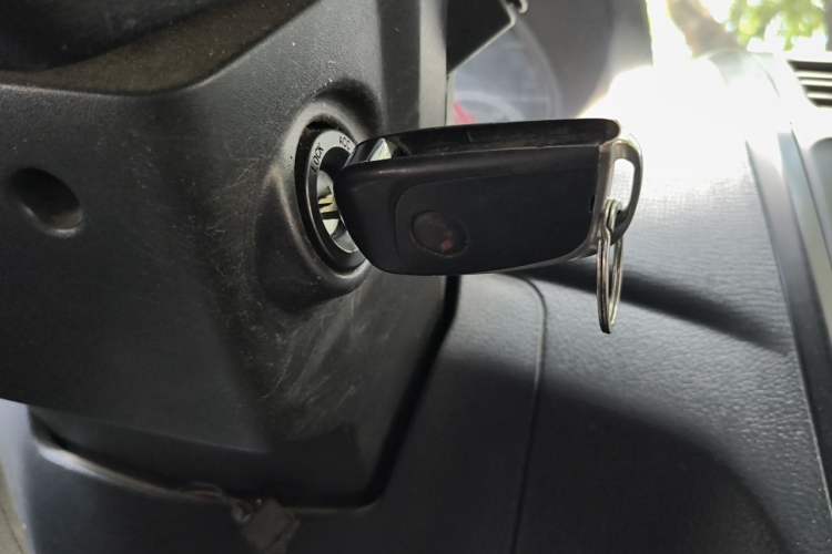 Used Wuling Zhengcheng 2015 1.5L Comfort L3C Vehicle Key