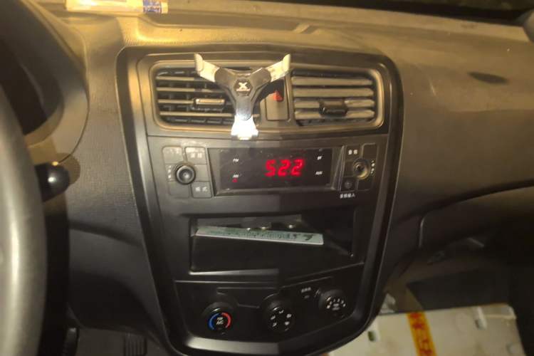 Used Wuling Zhengcheng 2015 1.5L Comfort L3C Audio And AC Panel