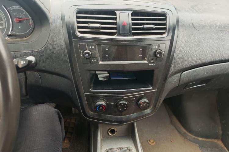 Used Wuling Zhengcheng 2015 1.5L Comfort L3C Audio And AC Panel