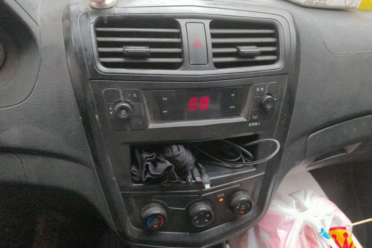 Used Wuling Zhengcheng 2015 1.8L Comfort Model LJ479QE2 Audio And AC Panel