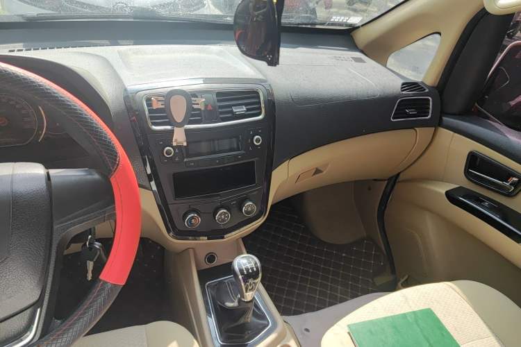 Used Wuling Zhengcheng 2015 1.8L Luxury Model LJ479QE2 Audio And AC Panel