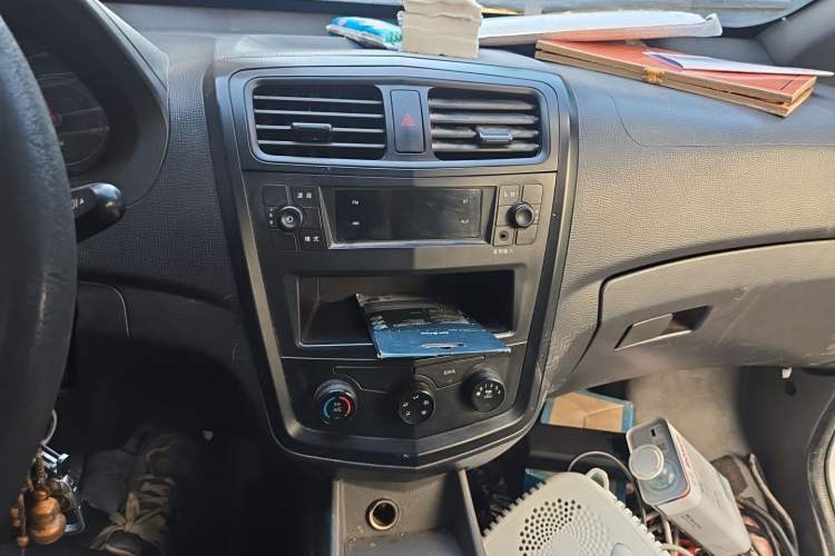 Used Wuling Zhengcheng 2015 1.5L Comfort L3C Audio And AC Panel