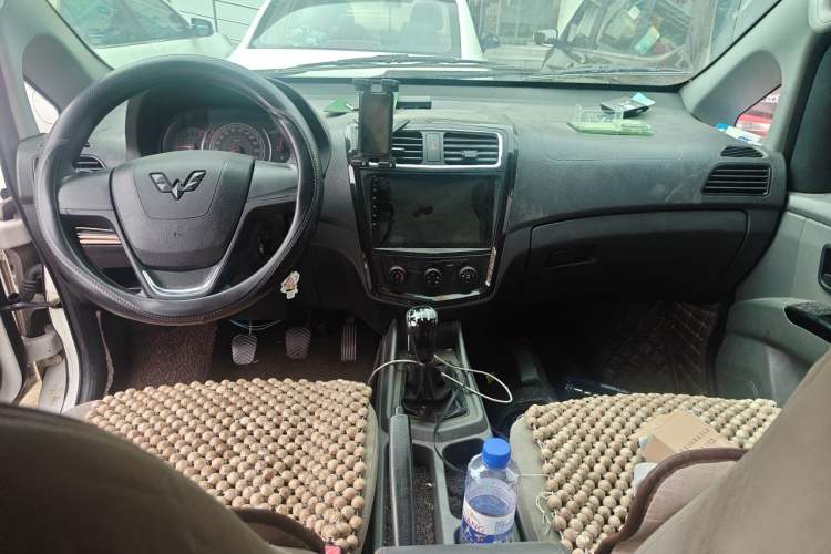 Used Wuling Zhengcheng 2015 1.5L Comfort L3C Center Console
