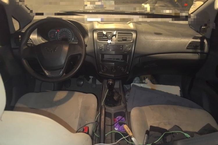 Used Wuling Zhengcheng 2015 1.5L Comfort L3C Center Console