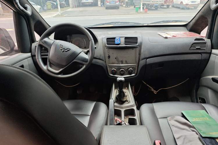 Used Wuling Zhengcheng 2015 1.5L Comfort L3C Center Console
