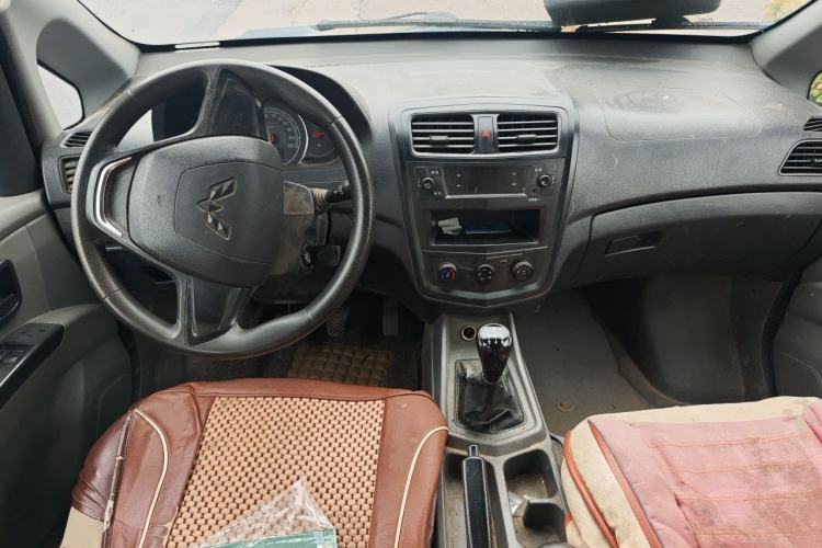 Used Wuling Zhengcheng 2015 1.5L Comfort L3C Center Console