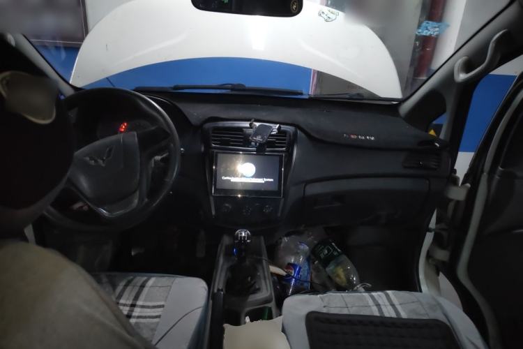 Used Wuling Zhengcheng 2015 1.5L Comfort L3C Center Console
