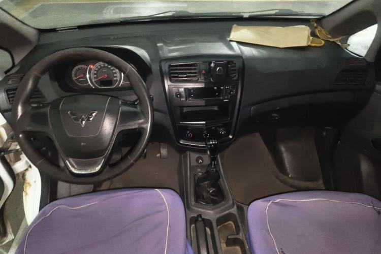 Used Wuling Zhengcheng 2015 1.5L Comfort L3C Center Console