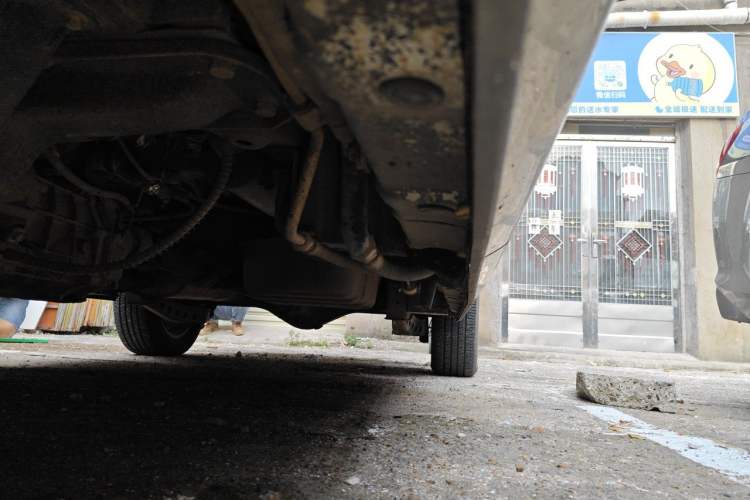 Used Wuling Zhengcheng 2015 1.8L Luxury Model LJ479QE2 Chassis Front Left