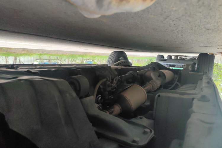 Used Wuling Zhengcheng 2015 1.8L Luxury Model LJ479QE2 Chassis Front Right