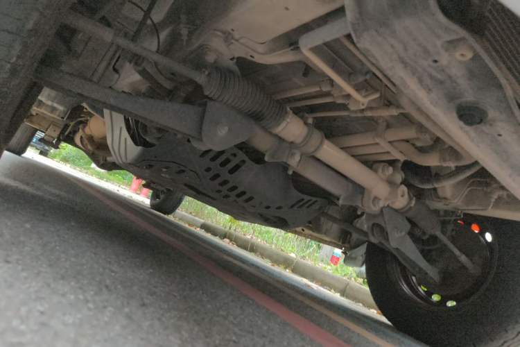 Used Wuling Zhengcheng 2015 1.8L Comfort Model LJ479QE2 Chassis Front Right