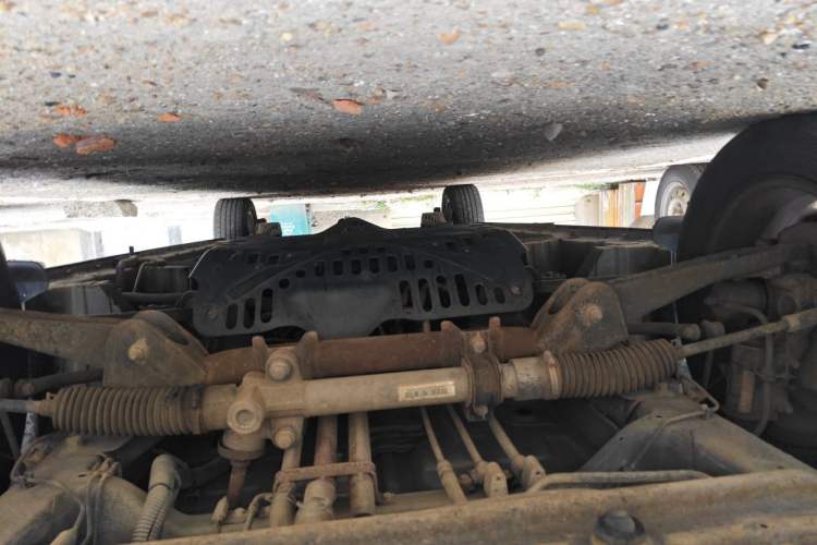 Used Wuling Zhengcheng 2015 1.8L Luxury Model LJ479QE2 Chassis Front