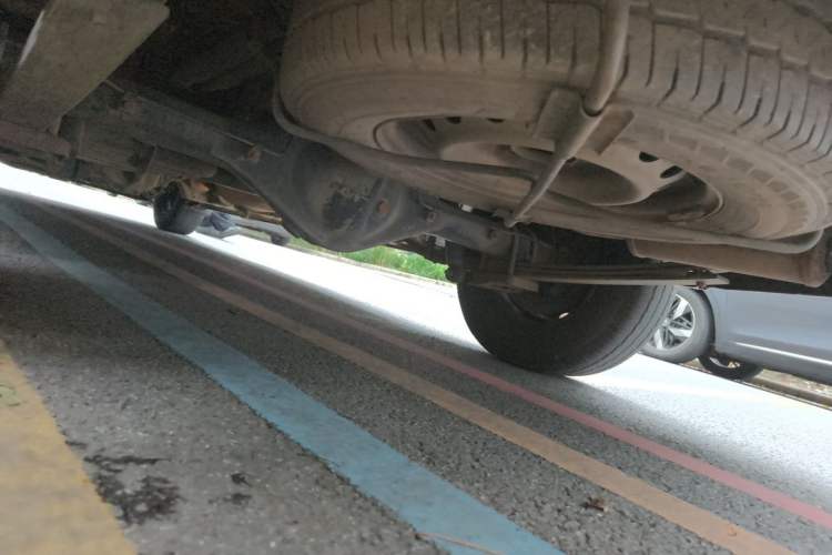 Used Wuling Zhengcheng 2015 1.8L Comfort Model LJ479QE2 Chassis Rear Left