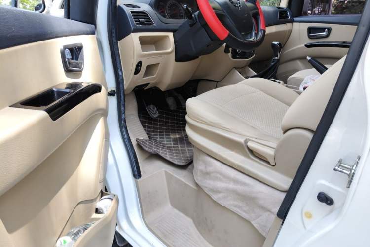 Used Wuling Zhengcheng 2015 1.8L Luxury Model LJ479QE2 Driver Seat