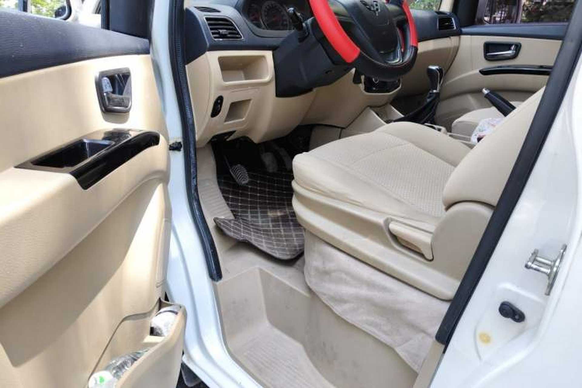 Used Wuling Zhengcheng 2015 1.8L Luxury Model LJ479QE2 Driver Seat