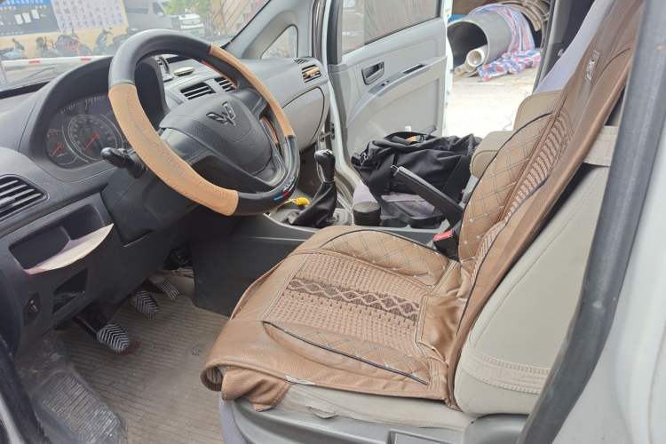Used Wuling Zhengcheng 2015 1.8L Comfort Model LJ479QE2 Driver Seat