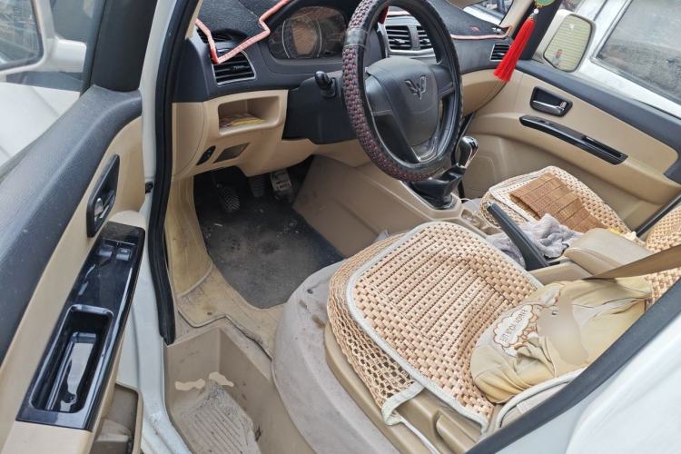 Used Wuling Zhengcheng 2015 1.8L Luxury Model LJ479QE2 Driver Seat