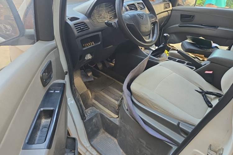 Used Wuling Zhengcheng 2015 1.5L Comfort L3C Driver Seat