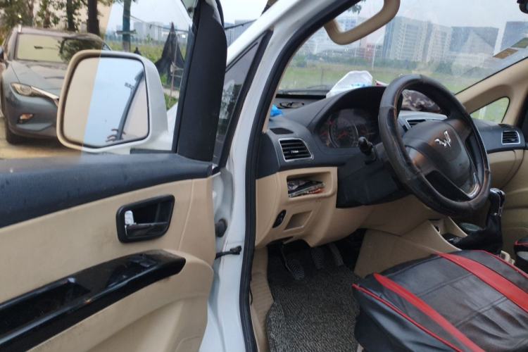 Used Wuling Zhengcheng 2015 1.8L Luxury Model LJ479QE2 Driver Seat