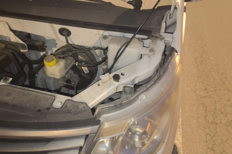 Used Wuling Zhengcheng 2015 1.5L Comfort L3C Engine Bay Left