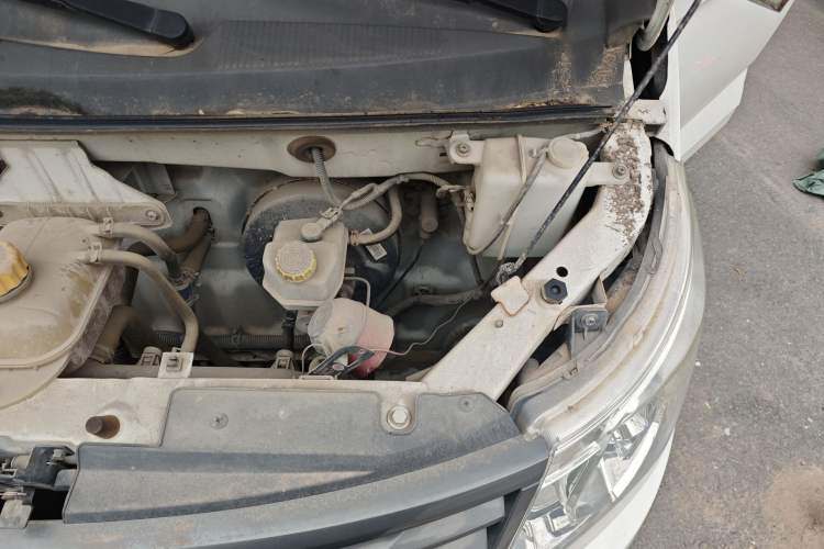 Used Wuling Zhengcheng 2015 1.5L Comfort L3C Engine Bay Left