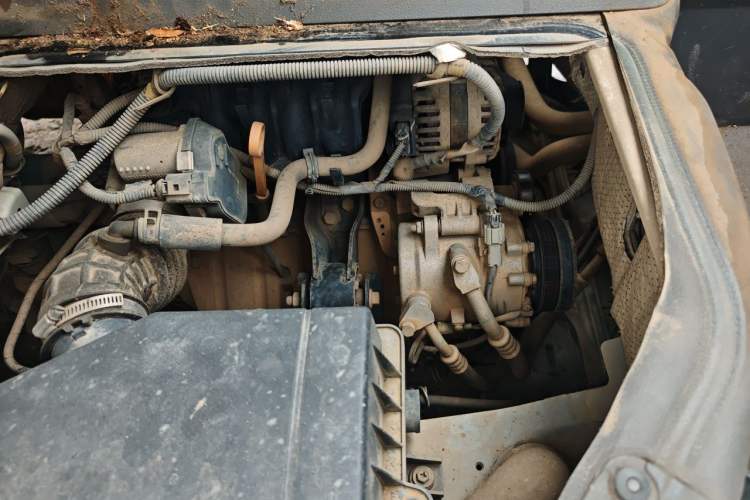 Used Wuling Zhengcheng 2015 1.5L Comfort L3C Engine Bay Left