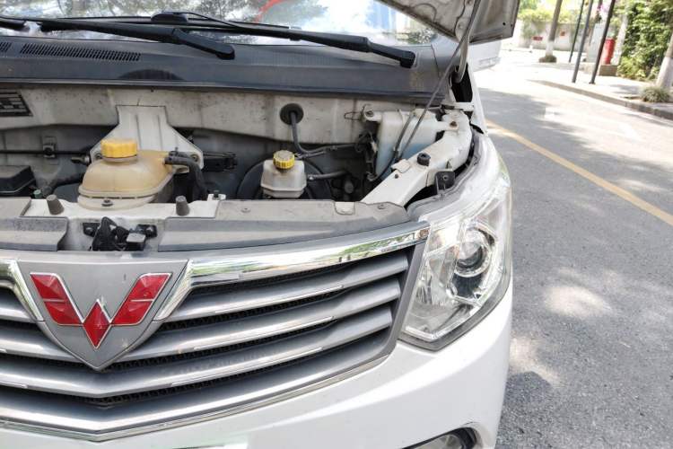 Used Wuling Zhengcheng 2015 1.8L Luxury Model LJ479QE2 Engine Bay Left
