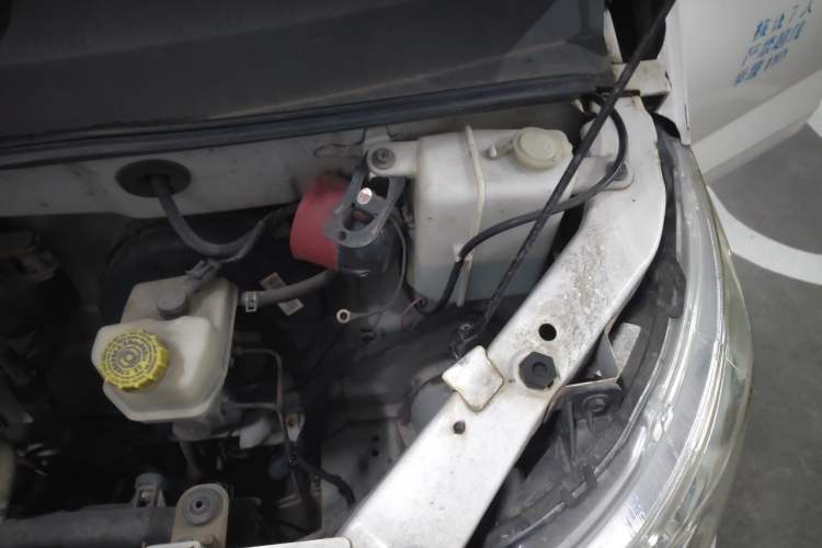 Used Wuling Zhengcheng 2015 1.5L Comfort L3C Engine Bay Left