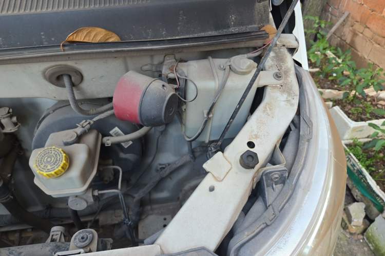 Used Wuling Zhengcheng 2015 1.5L Comfort L3C Engine Bay Left