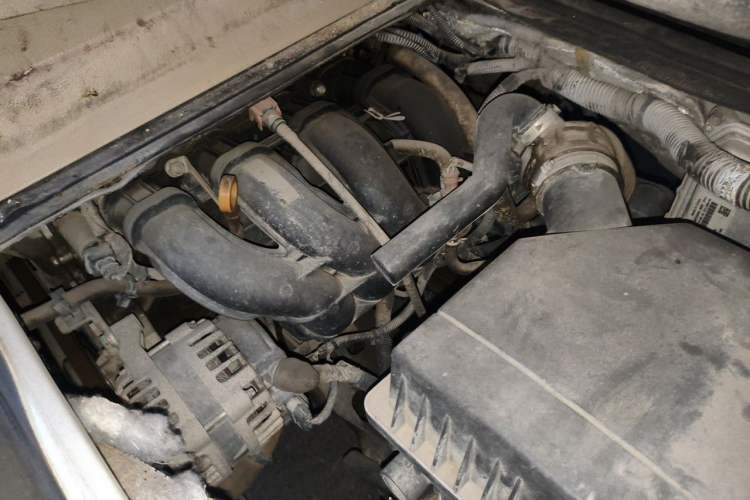 Used Wuling Zhengcheng 2015 1.8L Luxury Model LJ479QE2 Engine Bay Left
