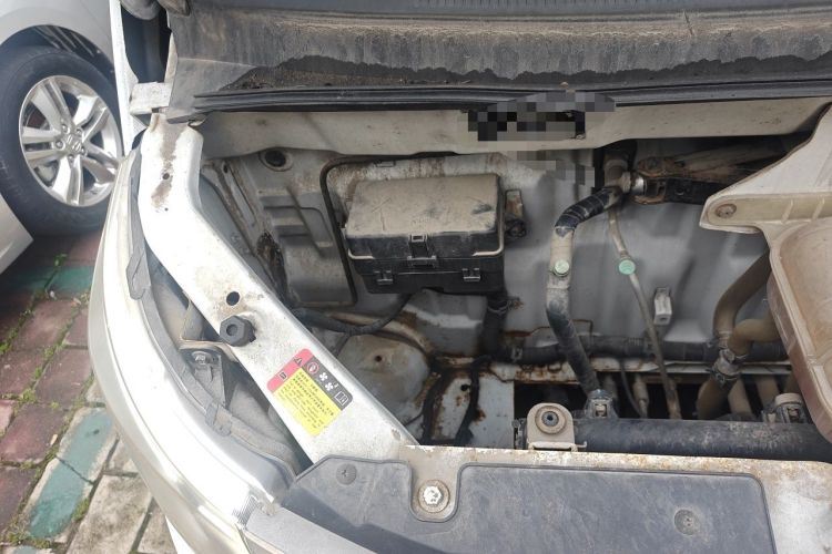 Used Wuling Zhengcheng 2015 1.5L Comfort L3C Engine Bay Right