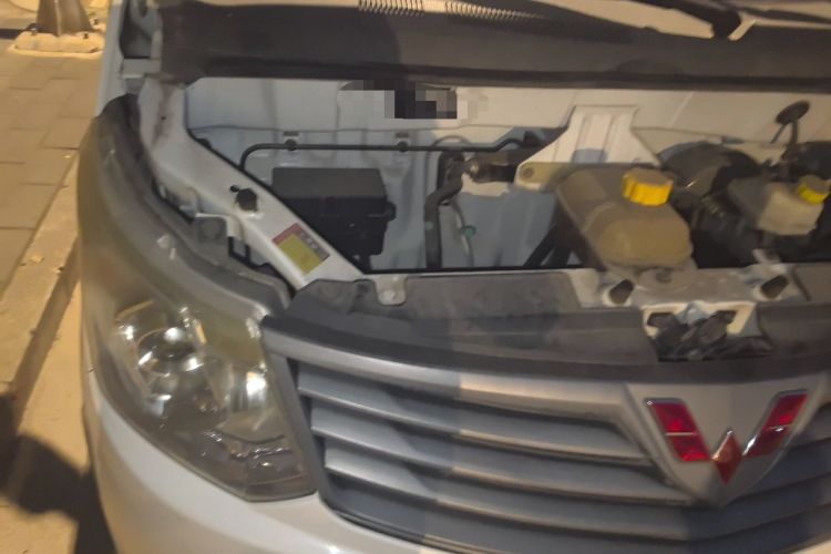 Used Wuling Zhengcheng 2015 1.5L Comfort L3C Engine Bay Right