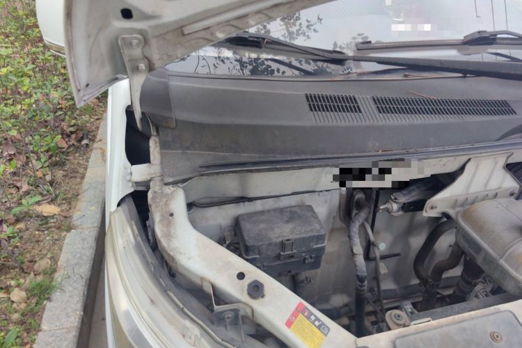 Used Wuling Zhengcheng 2015 1.8L Luxury Model LJ479QE2 Engine Bay Right