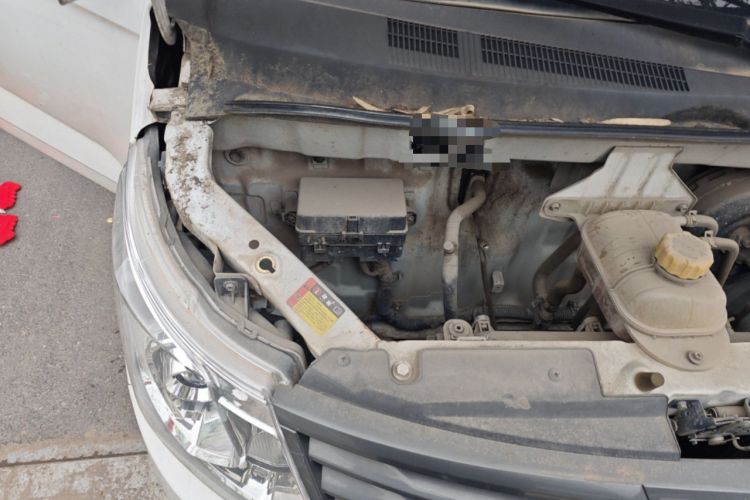 Used Wuling Zhengcheng 2015 1.5L Comfort L3C Engine Bay Right