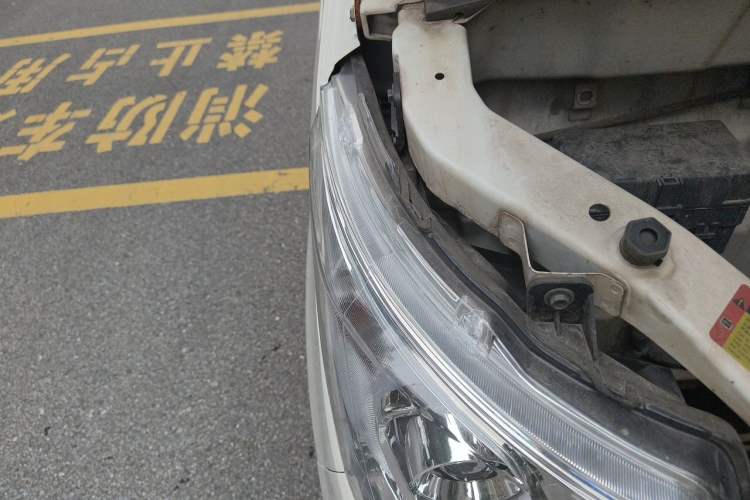 Used Wuling Zhengcheng 2015 1.8L Comfort Model LJ479QE2 Engine Bay Right