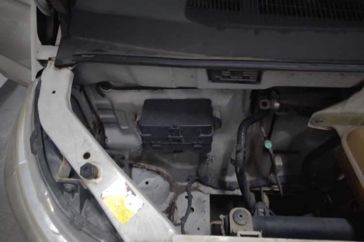 Used Wuling Zhengcheng 2015 1.5L Comfort L3C Engine Bay Right