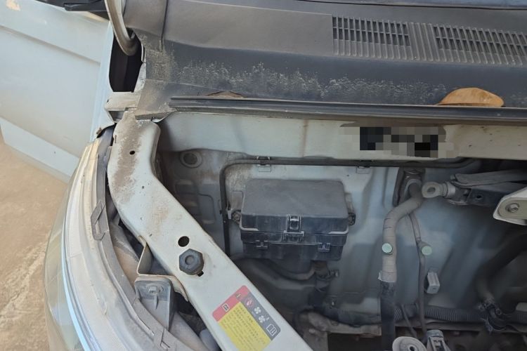 Used Wuling Zhengcheng 2015 1.5L Comfort L3C Engine Bay Right