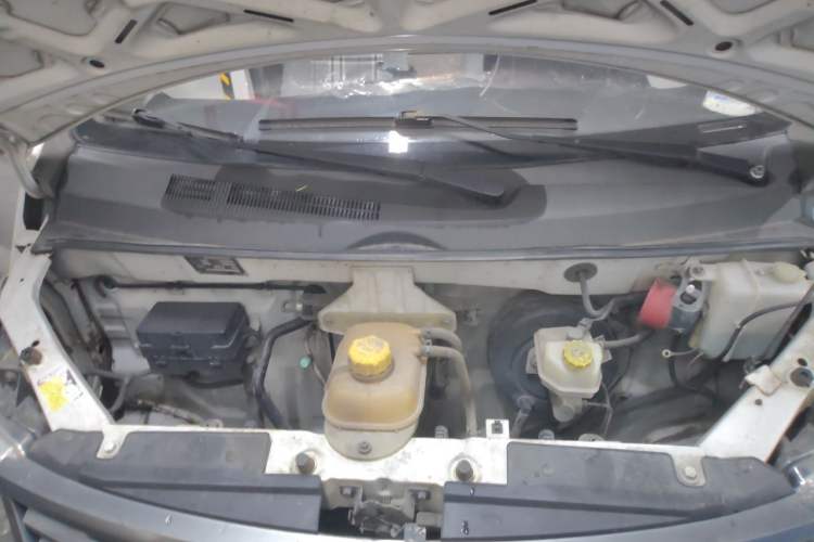 Used Wuling Zhengcheng 2015 1.5L Comfort L3C Engine Bay