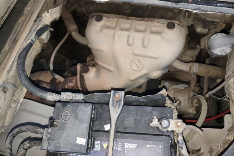 Used Wuling Zhengcheng 2015 1.8L Luxury Model LJ479QE2 Engine Bay