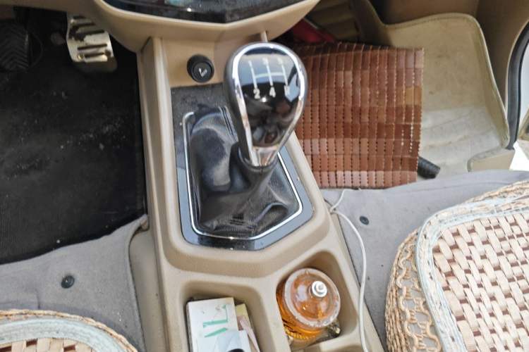Used Wuling Zhengcheng 2015 1.8L Luxury Model LJ479QE2 Gear Lever